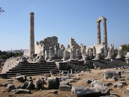 SEMINARIO / Mariamaddalena MELFI - Città e santuario nella Grecia ellenistica: identità e tradizione 