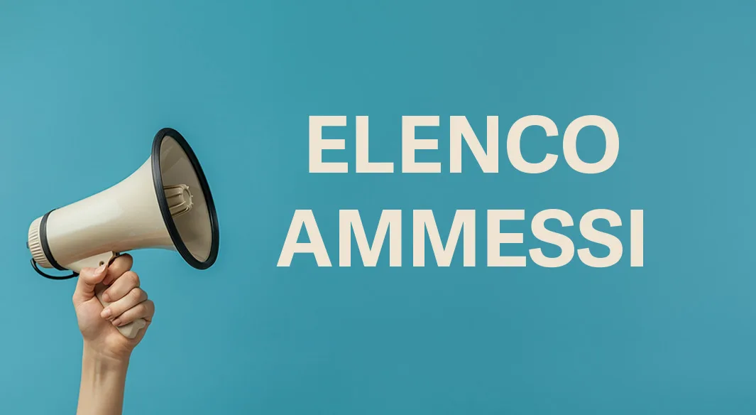 Megafono su sfondo blu e accanto scritta "Elenco ammessi"