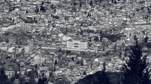 Veduta aerea di Sarajevo con la biblioteca al centro