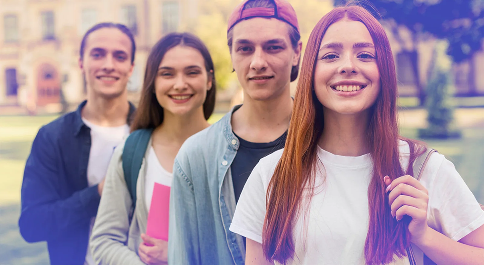 Gruppo di studenti sorridenti
